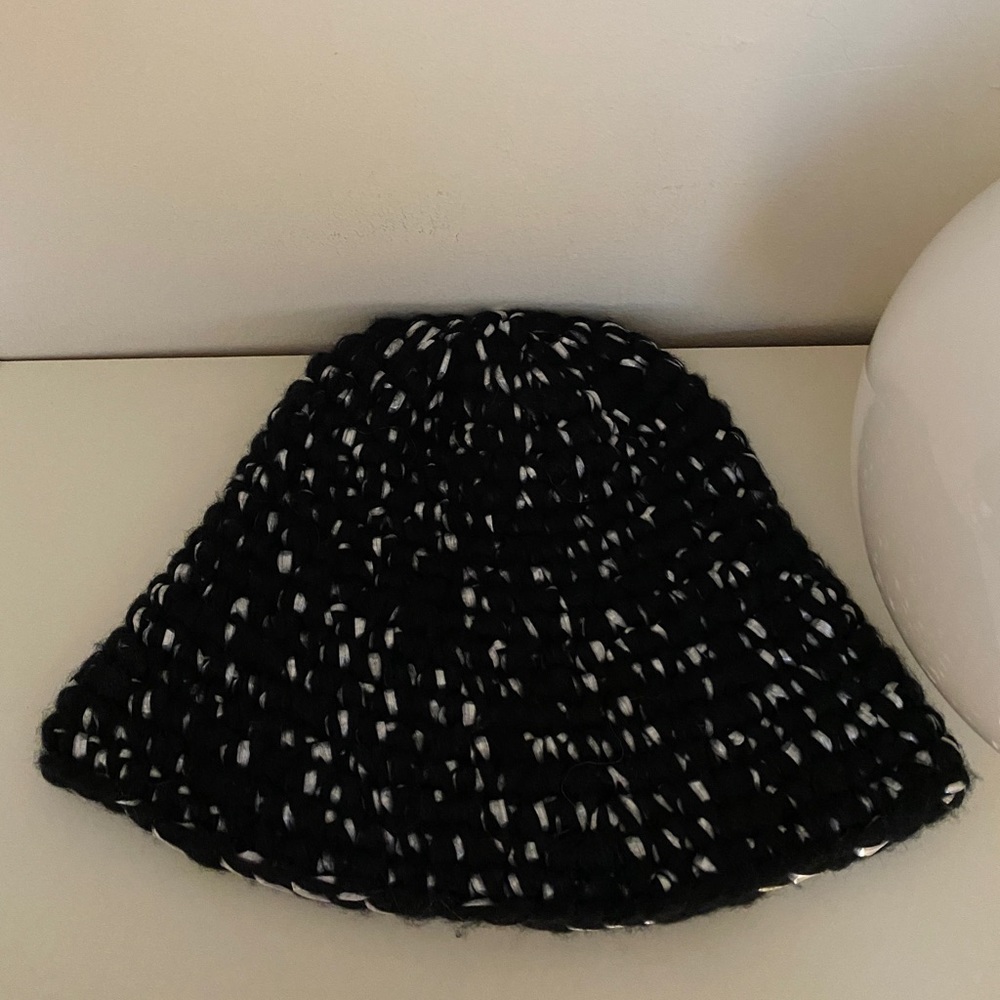 Maiami Crochet Hat - Black, White